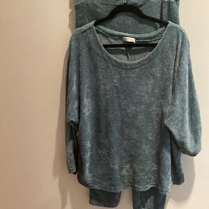 2 pieces out fit, bought in London,  Women's teal Ribbed Top and pants